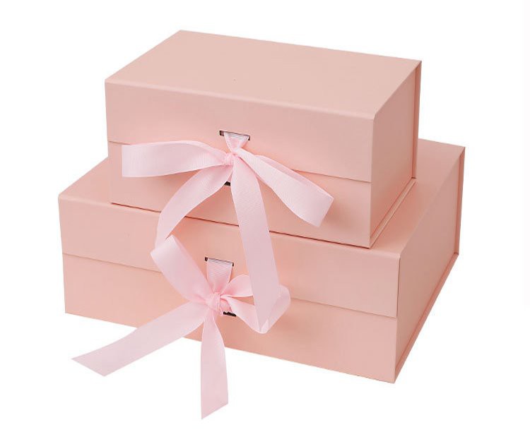 folding box with ribbon